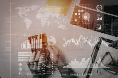 Yatırımcı borsa raporu ve finansal gösterge tablosu ile iş zekası (BI), anahtar performans göstergeleri (KPI) sevdalanma görünümü mali maliyet ve hesap makinesi hakkında çalışma iş adamı el ile analiz.