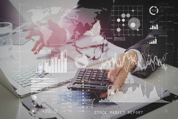投资者分析股票市场报告和财务仪表板与商业智能 与关键绩效指标 Kpi 商人手工作与财务有关成本和计算器 — 图库照片