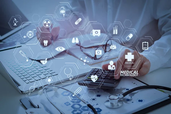 Tıbbi Teknoloji Diyagramı Konsepti Ile Modern Sağlık Masrafları Ücretleri Kavramı — Stok fotoğraf