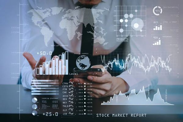 Investor Analysiert Börsenbericht Und Finanz Armaturenbrett Mit Business Intelligence Mit — Stockfoto