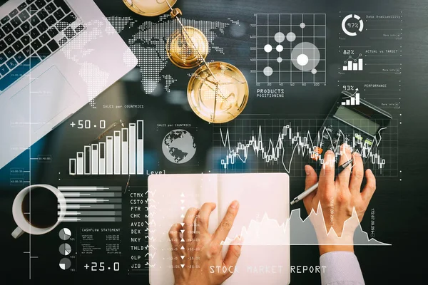 Anleger Analysieren Börsenbericht Und Finanzdashboard Mit Business Intelligence Mit Schlüsselindikatoren — Stockfoto