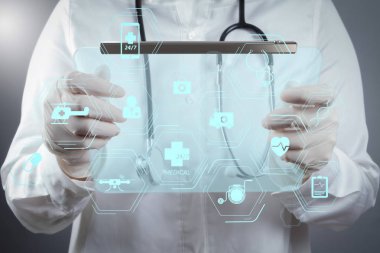 Genel tıp Hizmetleri (Gms) ve genel Practitioners(Gps or family doctors) diagram.smart Doktor modern hastanede sanal ekran ile çalışma.