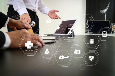 Genel tıp Hizmetleri (Gms) ve genel Practitioners(Gps or family doctors) diyagramı. Tıbbi co çalışma kavramı, akıllı telefon ve ekibi toplantı dijital tablet ve dizüstü bilgisayar ile çalışan doktor.