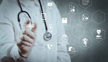 Sağlık sistemi diyagramı sağlık kontrolü ve belirti Vr kontrol panelinde. Dokunmatik ekranda çalışan bir stetoskop ile akıllı doktor