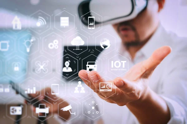 Internet Things Iot Teknologi Med Augmented Reality Dashboard Forretningsmann Med – stockfoto