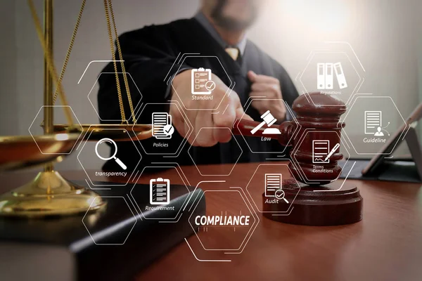 Cumplimiento Diagrama Virtual Regulaciones Leyes Estándares Requisitos Auditoría Juez Masculino — Foto de Stock