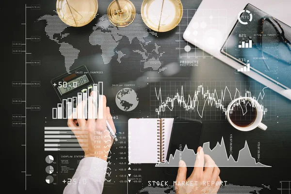 Anleger Analysieren Börsenbericht Und Finanzinstrumentarium Mit Business Intelligence Mit Schlüsselindikatoren — Stockfoto