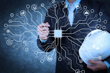 newtechnology üzerinde çalışan akıllı mühendis
