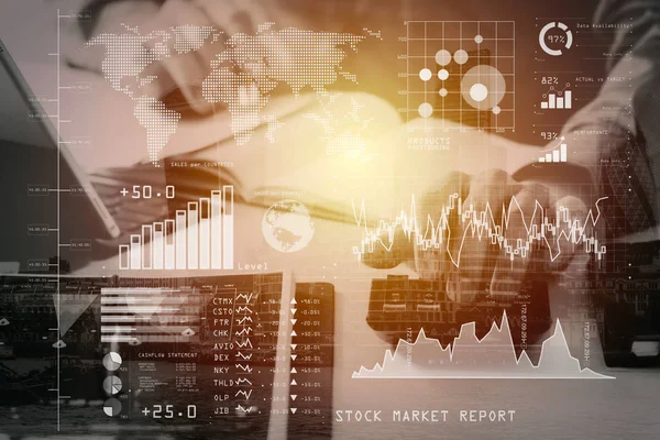 Инвестор Анализирует Отчет Фондового Рынка Финансовую Приборную Панель Бизнес Аналитикой — стоковое фото