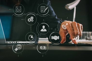 İş süreci yönetimi iş akışı Otomasyonu diyagram ve sanal flowchart.businessman dijital tablet ve dizüstü bilgisayarı ve belge kullanma modern office vites ile