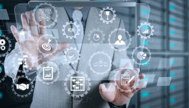 AR sanal ekran kontrol paneli simgeleri ile proje yönetimi planlama, bütçeleme, communication.businessman ile modern teknoloji kavram olarak gösterir.