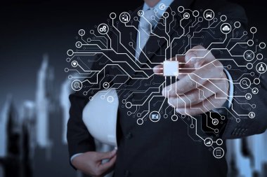 newtechnology üzerinde çalışan akıllı mühendis