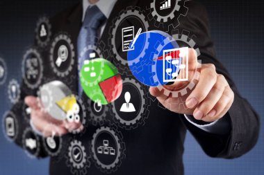 AR sanal ekran kontrol paneli simgeleri ile proje yönetimi planlama, bütçeleme, communication.businessman el bir pasta grafik ve 3d grafik çizimi ile