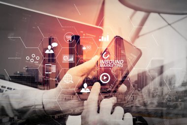 Sanal diyagramı tablosu ve çevrimiçi veya izni Pazar kavramı ile pazarlama iş gelen. Akıllı telefon ve dijital tablet bilgisayar online banka ödeme için kullanmak el çift pozlama iletişim.