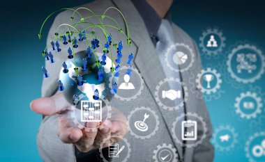 AR sanal ekran kontrol paneli simgeleri ile proje yönetimi planlama, bütçeleme, communication.businessman el ile sosyal ağ kavram olarak tutar.