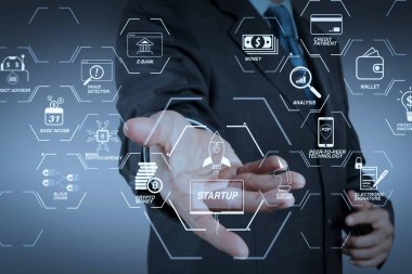  Finans Teknolojileri akış çizelgesi ve temel gelir araştırma cryptocurrency blockchain başlangıç tek boynuzlu at kripto para sanal diagram.business adamla bir şeyler gösteriyor olarak açık bir el ile kavramı