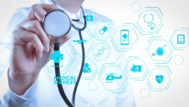 Genel tıp Hizmetleri (Gms) ve genel Practitioners(Gps or family doctors) diagram.smart Doktor modern hastanede sanal ekran ile çalışma.