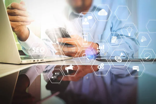 Mobil Web sitesi ve açılış sayfası sanal diagram.business kavramı ile Web sitesi için SEO optimizasyonu. Menkul Kıymetler Borsası Proje modern ofis çalışma iş adamı. Dizüstü bilgisayar dijital.