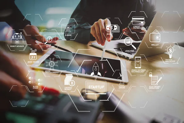 Finans Teknolojileri akış çizelgesi ve temel gelir araştırma cryptocurrency blockchain başlangıç tek boynuzlu at kripto para sanal diyagramı ile. İş takım toplantısı mevcut. Fotoğraf profesyonel yatırımcı yeni başlamak ile çalışma.