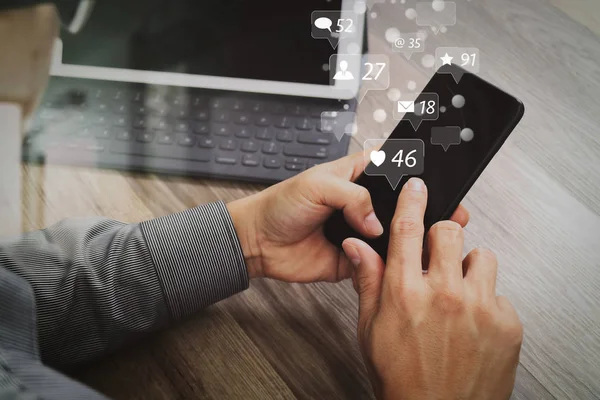 Социальные Медиа Маркетинг Виртуальные Иконки Экран Concept Hand Помощью Мобильных — стоковое фото