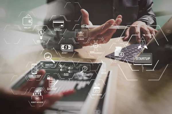 Finans Teknolojileri akış çizelgesi ve temel gelir araştırma cryptocurrency blockchain başlangıç tek boynuzlu at kripto para sanal diyagramı ile. İş takım toplantısı mevcut. profesyonel yatırımcı yeni başlangıç projesi çalışma. 