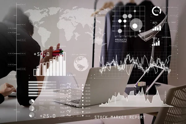 Investidor Analisando Relatório Mercado Ações Painel Financeiro Com Business Intelligence — Fotografia de Stock