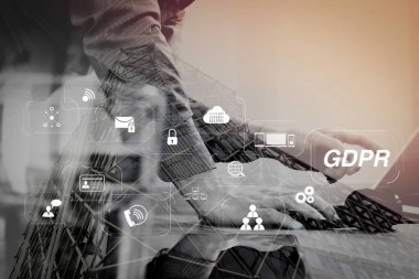 Gdpr. veri koruma yönetmeliği ile siber güvenlik ve gizlilik sanal diyagramı. Akıllı klavye, kavram iletişim bağlantı dijital tablet bilgisayarınızla VoIP kulaklık kullanarak adamım, o çekmek, Londra Mimarlık bulidings 