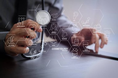 Kozmetik işlemi güzellik terapisi, welness, sağlık, sağlık tedavi sanal diyagramı ve düzeltme, gençleştirme, anti-aging procedure.smart tıbbi doktor stetoskop ile çalışma.