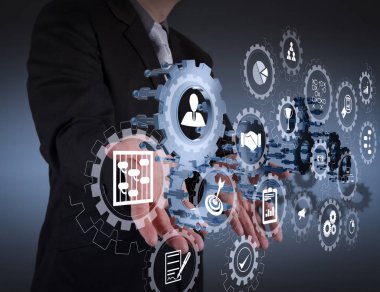 AR sanal ekran kontrol paneli planlama, proje yönetimi ile kutsal kişilerin resmi ile bütçeleme, communication.businessman el dişli başarının kavram olarak göster