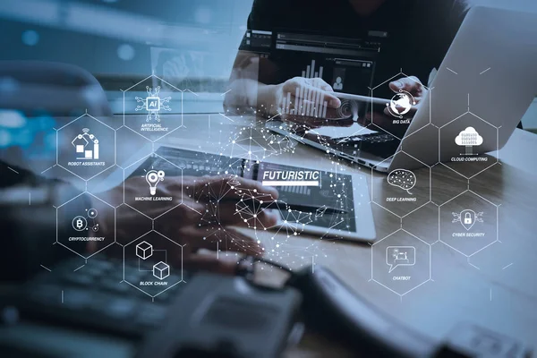 Sanayi 4.0 ve iş Sanal Diyagram AI, robot asistanı, bulut, büyük veri ve otomasyon ile fütüristik. veri ve dijital tablet ve bilgisayar laptop akıllı telefon ile tartışan iki meslektaşım web tasarımcısı.