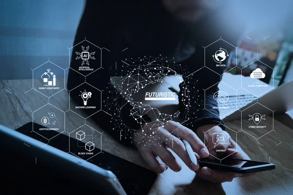 Sanayi 4.0 ve iş Sanal Diyagram AI, robot asistanı, bulut, büyük veri ve otomasyon ile fütüristik. Tasarımcısı akıllı telefon ve klavye kullanarak dijital tablet dizüstü bilgisayar ile sabitlemek.