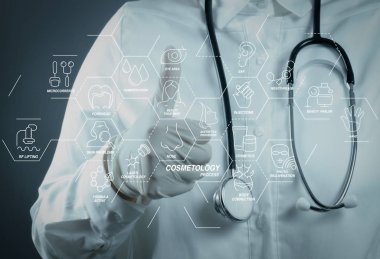 Kozmetik güzellik terapisi, welness, sağlık, sağlık tedavi sanal diyagramı ve düzeltme, gençleştirme, anti-aging prosedür işlemine. Doktor el bir stetoskop ve insan işareti sosyal