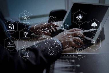 Sanayi 4.0 ve iş Sanal Diyagram AI, robot asistanı, bulut, büyük veri ve otomasyon ile fütüristik. İşadamı el çalışma kavramı. Belgeleri ekonomi grafik grafik.