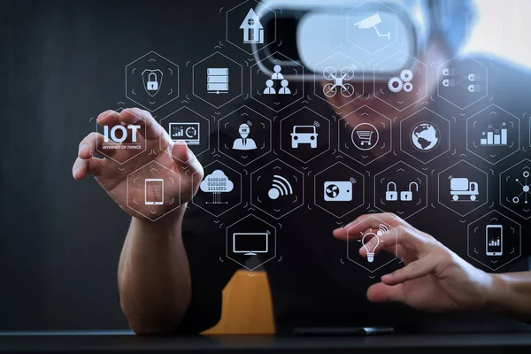 Internet Things Iot Teknologi Med Augmented Reality Dashboard Forretningsmann Med – stockfoto