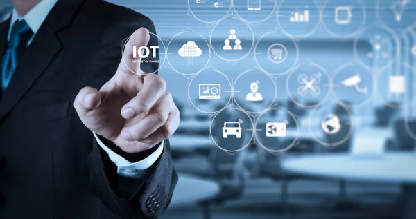 Tárgyak Internete Iot Technológia Val Kiterjesztett Valóság Irányítópulton Üzletember Kézzel — Stock Fotó