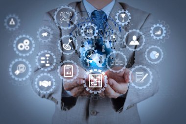 AR sanal ekran kontrol paneli simgeleri ile proje yönetimi planlama, bütçeleme, communication.businessman ile modern teknoloji kavram olarak gösterir.