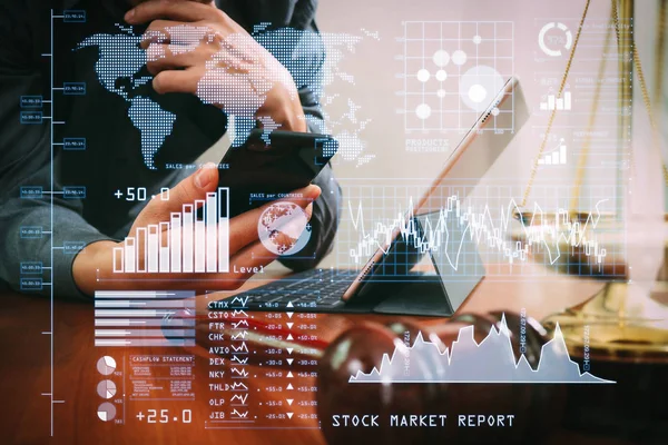 Investidor Analisando Relatório Mercado Ações Painel Financeiro Com Business Intelligence — Fotografia de Stock