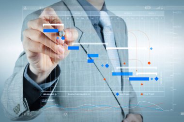 Proje Yöneticisi çalışma ve güncelleştirme görevleri kilometre taşları ilerleme planlama ve Gantt grafiği beyaz tahta veya sanal ekran yazma sanal diagram.businessman el zamanlama.