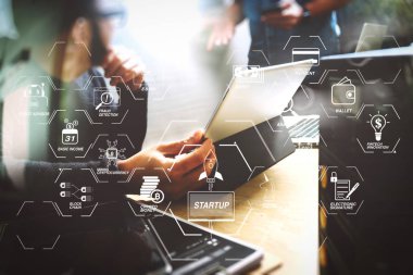 Finans Teknolojileri akış çizelgesi ve temel gelir araştırma cryptocurrency blockchain başlangıç tek boynuzlu at kripto para sanal diyagramı ile. Başlangıç programlama takım. Dijital tablet çalışma web sitesi Tasarımcısı klavye rıhtım.