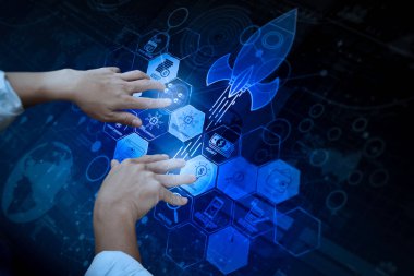 el ile yeni modern bilgisayar çalışma finans teknolojileri akış çizelgesi ve temel gelir araştırma cryptocurrency blockchain başlangıç tek boynuzlu at kripto para sanal diagram.businessman ile.