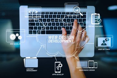 Sanal diagram.businessman yazarak klavye modern ofis ahşap Danışma dizüstü bilgisayar ile Web sitesi tasarımı ile programlama ve kodlama teknolojileri geliştirme 