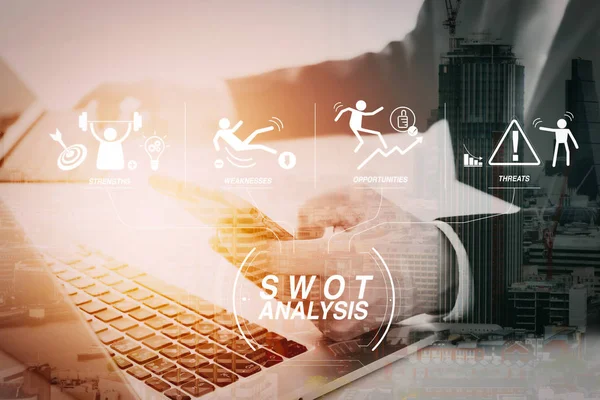 Swot Elemzés Virtuális Diagram Erősségeiről Gyengeségeiről Veszélyek Lehetőségek Cég Kezében — Stock Fotó