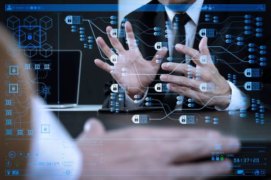 Blockchain teknoloji kavramı zinciri ve şifreli blocks.co takım toplantısı kavram, akıllı telefon ve dijital tablet ve dizüstü bilgisayar kullanma modern office işadamı diyagramı ile        