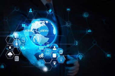 Yazılım geliştirici çalışma ile kodlama augmented gerçeklik kontrol paneli bilgisayar simgeleri scrum çevik geliştirme ve kod çatal ve duyarlı cybersecurity.businessman ile sürüm oluşturma iş diyagramı tutan el.