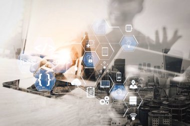 Scrum çevik geliştirme ve kod çatal ve sürüm oluşturma çalışma office duyarlı cybersecurity.success işadamı ile artar gerçeklik kontrol paneli bilgisayar simgeleri ile kodlama yazılım geliştirici çalışma.