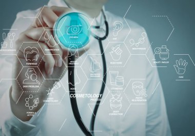 Kozmetik güzellik terapisi, welness, sağlık, sağlık tedavi sanal diyagramı ve düzeltme, gençleştirme, anti-aging prosedür işlemine. Doktor el bir stetoskop ve insan işareti sosyal