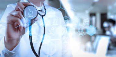 Kozmetik güzellik terapisi, welness, sağlık, sağlık tedavi sanal diyagramı ve düzeltme, gençleştirme, anti-aging prosedür işlemine. Tıp Doktor modern bilgisayar arayüzü ile çalışma