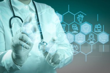 Kozmetik güzellik terapisi, welness, sağlık, sağlık tedavi sanal diyagramı ve düzeltme, gençleştirme, anti-aging prosedür işlemine. Tıp Doktor modern bilgisayar arayüzü ile çalışma