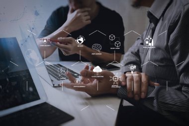 Sanayi 4.0 ve iş Sanal Diyagram AI, robot asistanı, bulut, büyük veri ve otomasyon ile fütüristik. İş takım toplantısı. Fotoğraf profesyonel yatırımcı bir projeyi yeni başlangıç çalışma. Finans görev.