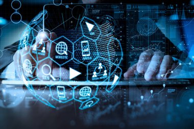 Dijital medya pazarlama (Web sitesi reklam, e-posta, sosyal ağ, Seo, video, mobil app) elinde dijital katman iş stratejisi ile dizüstü bilgisayar üzerinde çalışan sanal dünya şekli diagram.business adam